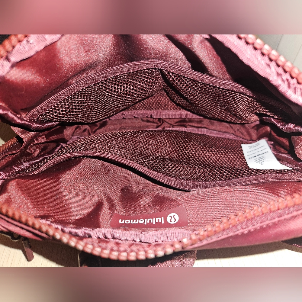 Lululemon Everywhere Belt Bag Burgandy - Picture 6 of 6